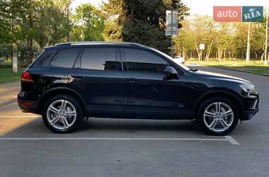 Внедорожник / Кроссовер Volkswagen Touareg 2015 в 