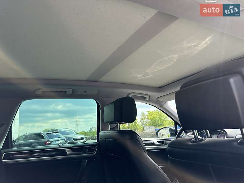 Позашляховик / Кросовер Volkswagen Touareg 2011 в Хмельницькому