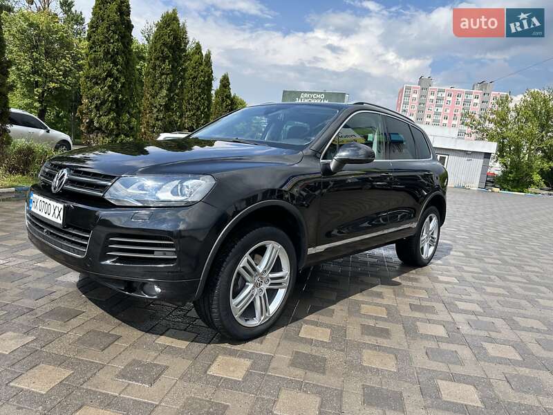 Внедорожник / Кроссовер Volkswagen Touareg 2011 в 