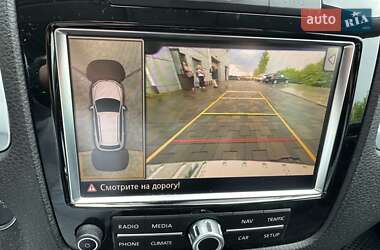 Внедорожник / Кроссовер Volkswagen Touareg 2011 в 