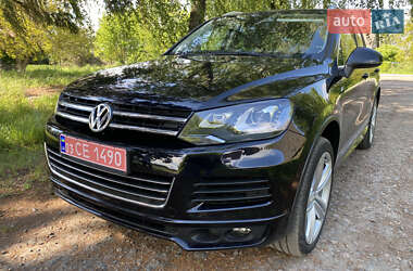 Позашляховик / Кросовер Volkswagen Touareg 2014 в 