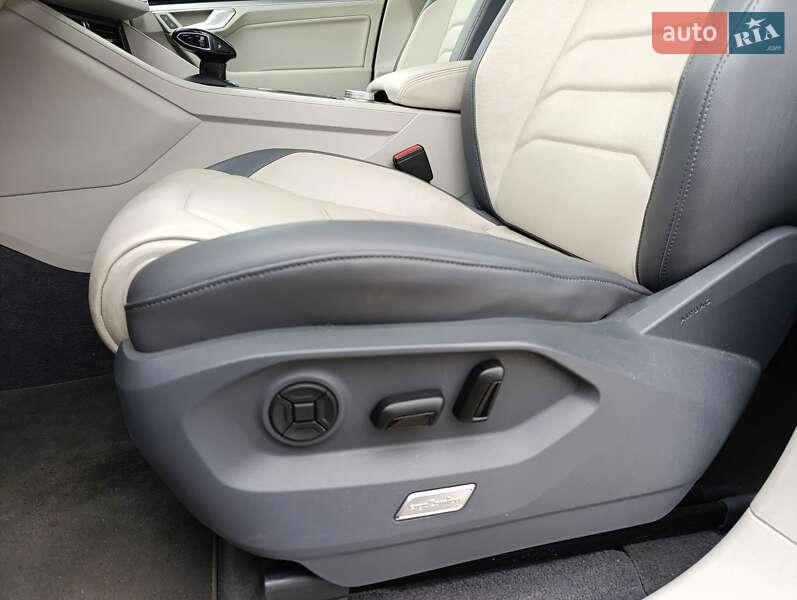 Позашляховик / Кросовер Volkswagen Touareg 2019 в Хмельницькому