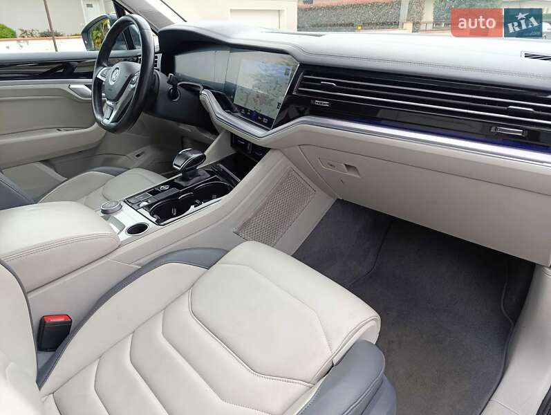 Позашляховик / Кросовер Volkswagen Touareg 2019 в Хмельницькому