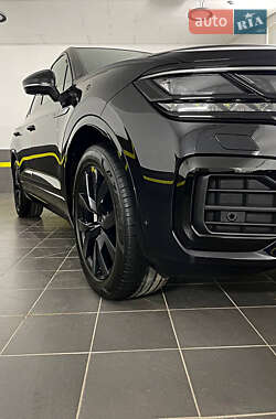 Внедорожник / Кроссовер Volkswagen Touareg 2022 в 