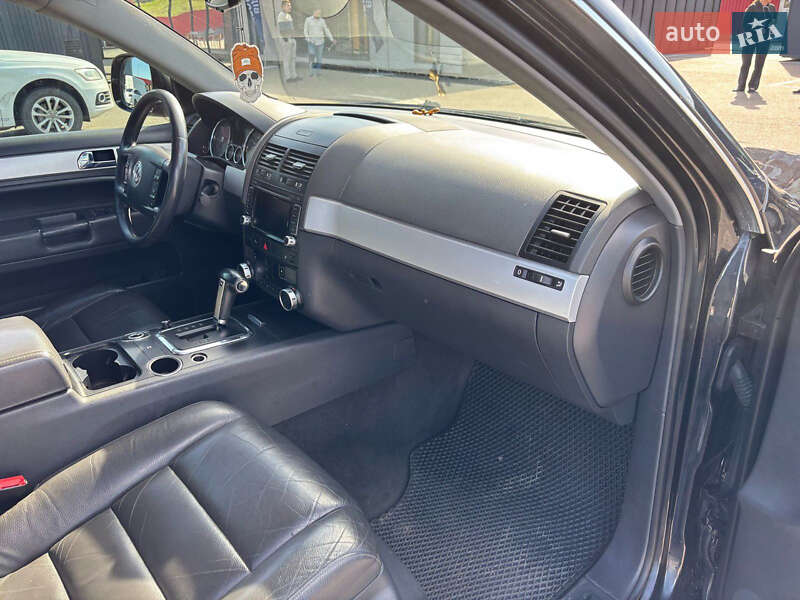 Позашляховик / Кросовер Volkswagen Touareg 2008 в Києві
