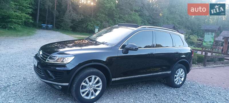 Внедорожник / Кроссовер Volkswagen Touareg 2015 в 