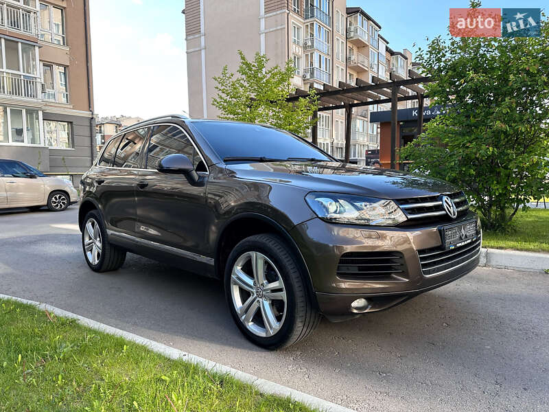 Внедорожник / Кроссовер Volkswagen Touareg 2011 в 