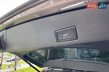 Внедорожник / Кроссовер Volkswagen Touareg 2011 в 