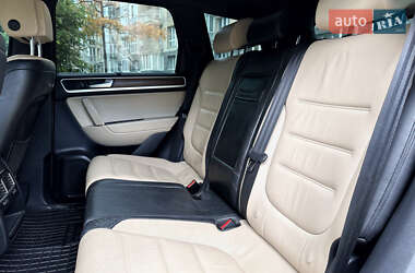 Внедорожник / Кроссовер Volkswagen Touareg 2011 в 