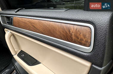Внедорожник / Кроссовер Volkswagen Touareg 2011 в 