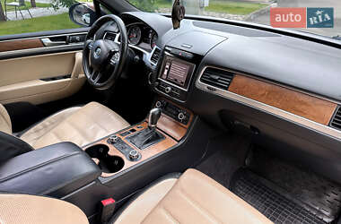 Внедорожник / Кроссовер Volkswagen Touareg 2011 в 