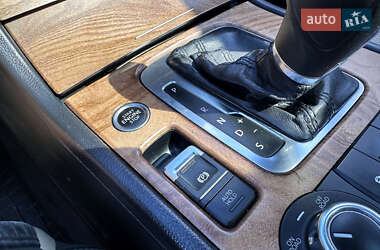 Внедорожник / Кроссовер Volkswagen Touareg 2011 в 