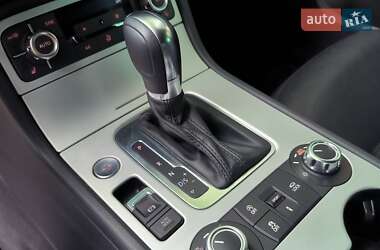 Внедорожник / Кроссовер Volkswagen Touareg 2013 в 