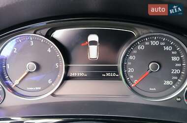 Внедорожник / Кроссовер Volkswagen Touareg 2013 в 