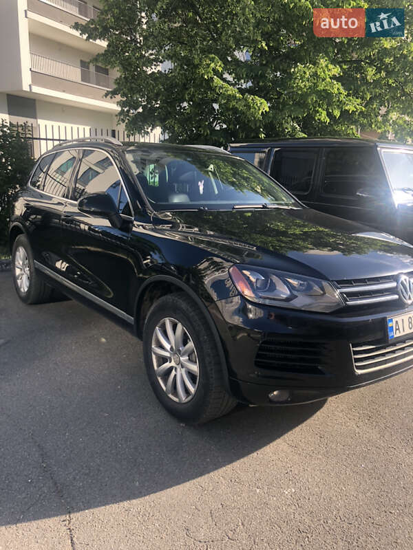 Внедорожник / Кроссовер Volkswagen Touareg 2012 в Киеве