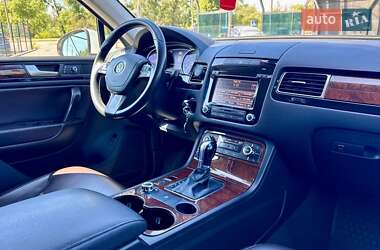 Внедорожник / Кроссовер Volkswagen Touareg 2012 в 