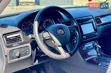 Внедорожник / Кроссовер Volkswagen Touareg 2012 в 