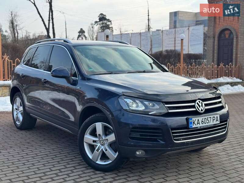 Внедорожник / Кроссовер Volkswagen Touareg 2010 в 