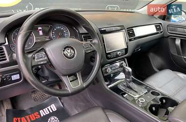 Внедорожник / Кроссовер Volkswagen Touareg 2013 в 