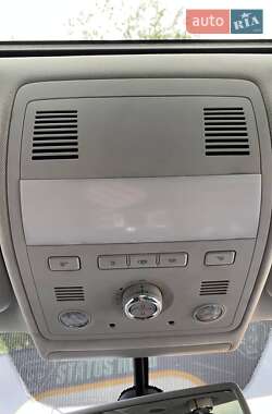 Внедорожник / Кроссовер Volkswagen Touareg 2013 в 