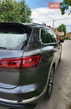 Позашляховик / Кросовер Volkswagen Touareg 2023 в 