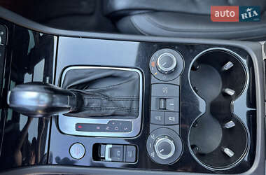 Позашляховик / Кросовер Volkswagen Touareg 2012 в 