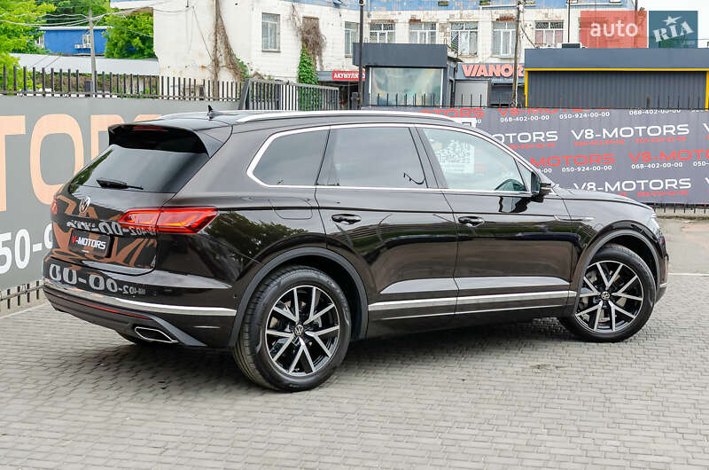 Внедорожник / Кроссовер Volkswagen Touareg 2021 в Киеве