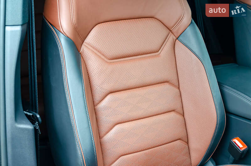Внедорожник / Кроссовер Volkswagen Touareg 2021 в Киеве