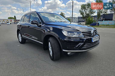 Внедорожник / Кроссовер Volkswagen Touareg 2015 в 
