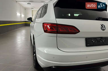 Внедорожник / Кроссовер Volkswagen Touareg 2021 в 