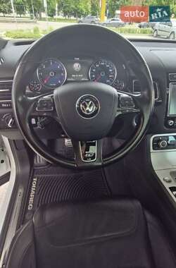 Внедорожник / Кроссовер Volkswagen Touareg 2015 в 