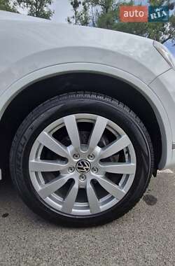 Внедорожник / Кроссовер Volkswagen Touareg 2015 в 