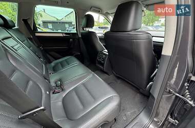 Внедорожник / Кроссовер Volkswagen Touareg 2011 в 