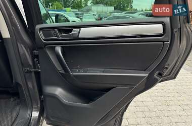 Внедорожник / Кроссовер Volkswagen Touareg 2011 в 