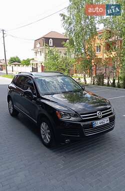 Внедорожник / Кроссовер Volkswagen Touareg 2011 в Полтаве