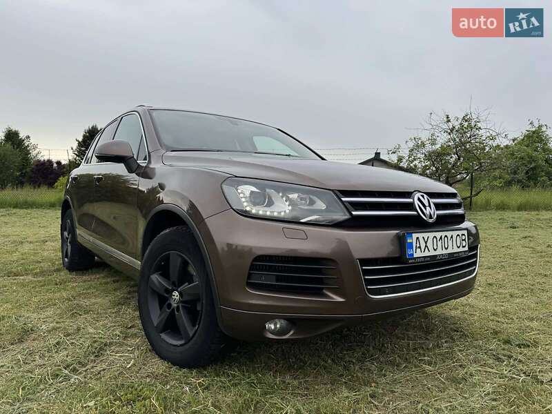 Позашляховик / Кросовер Volkswagen Touareg 2011 в Рівному