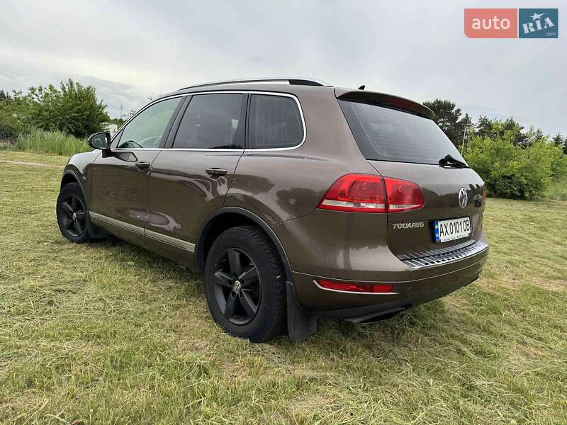 Позашляховик / Кросовер Volkswagen Touareg 2011 в Рівному