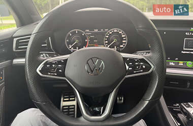 Внедорожник / Кроссовер Volkswagen Touareg 2022 в 