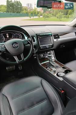 Позашляховик / Кросовер Volkswagen Touareg 2012 в 