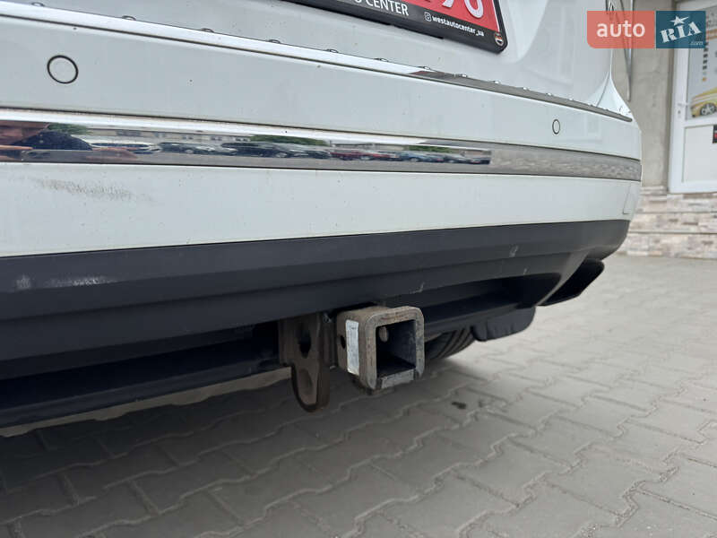 Внедорожник / Кроссовер Volkswagen Touareg 2016 в Луцке