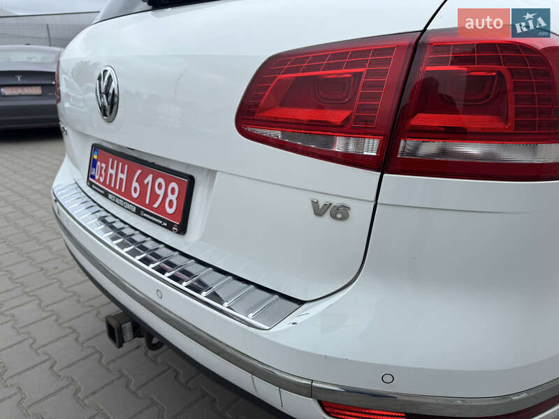 Внедорожник / Кроссовер Volkswagen Touareg 2016 в Луцке