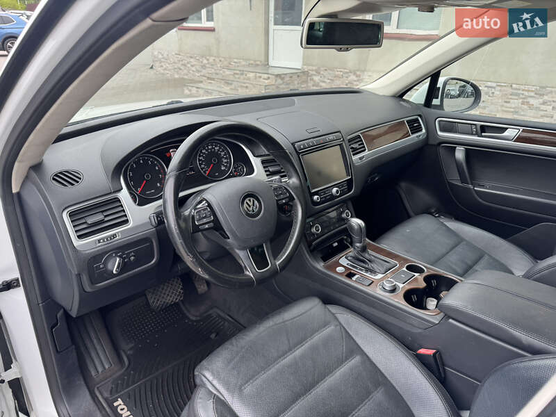 Внедорожник / Кроссовер Volkswagen Touareg 2016 в Луцке