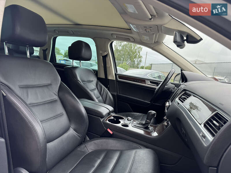Внедорожник / Кроссовер Volkswagen Touareg 2016 в Луцке