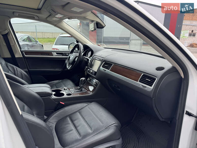 Внедорожник / Кроссовер Volkswagen Touareg 2016 в Луцке