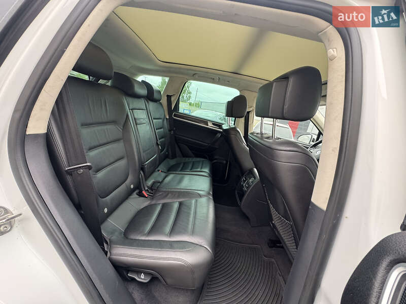 Внедорожник / Кроссовер Volkswagen Touareg 2016 в Луцке