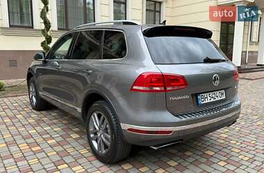Позашляховик / Кросовер Volkswagen Touareg 2015 в 