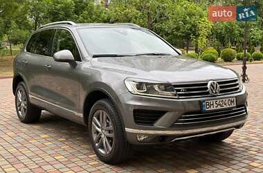 Позашляховик / Кросовер Volkswagen Touareg 2015 в 
