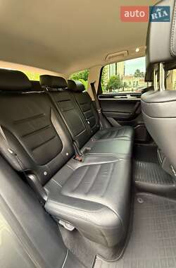 Позашляховик / Кросовер Volkswagen Touareg 2015 в 