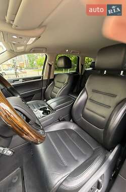 Позашляховик / Кросовер Volkswagen Touareg 2015 в 