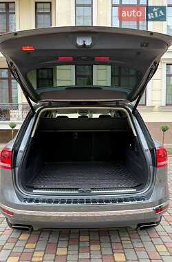Позашляховик / Кросовер Volkswagen Touareg 2015 в 